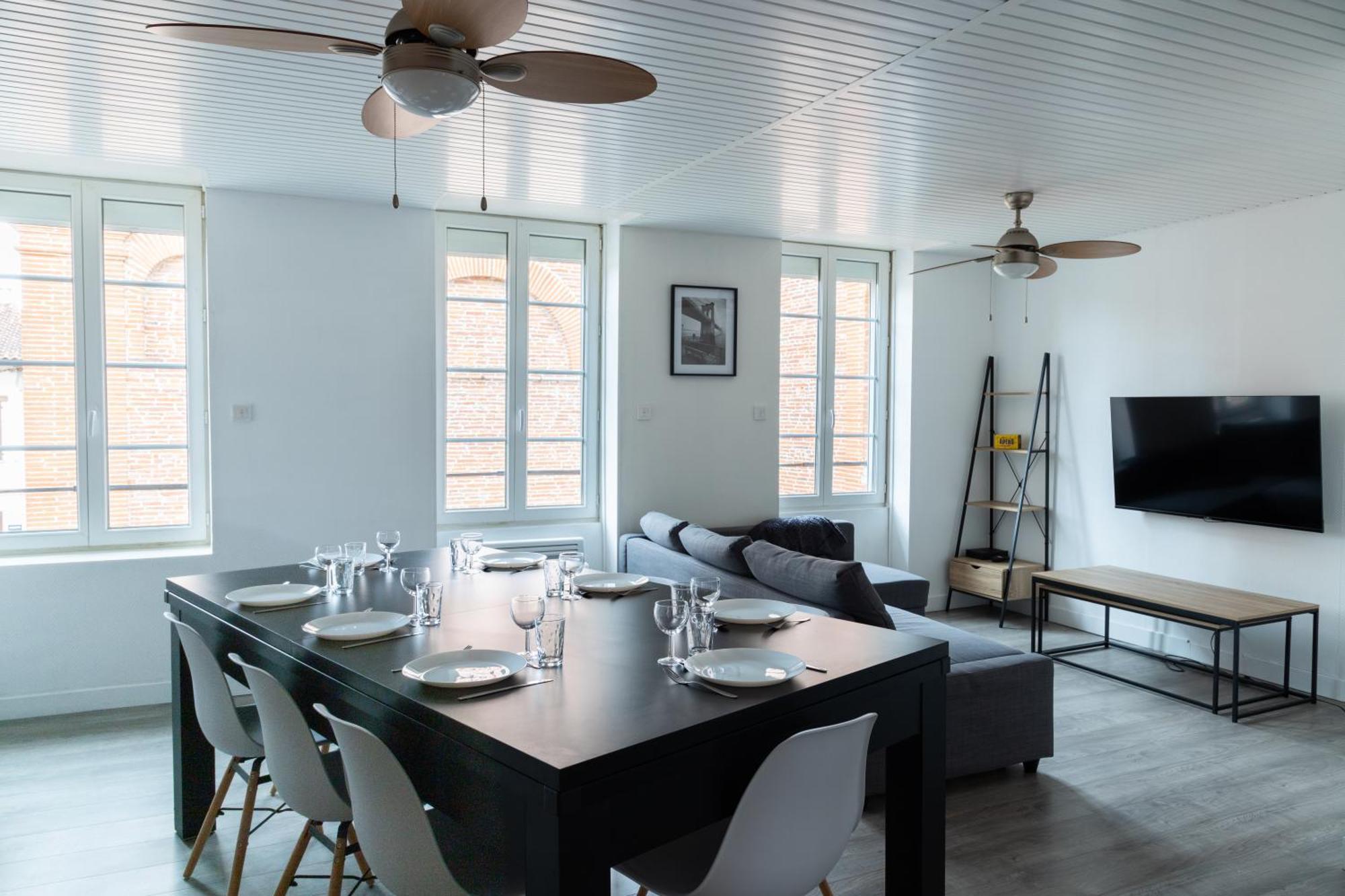Apartament Grand Duplex Avec Billard Villeneuve-Tolosane Zewnętrze zdjęcie