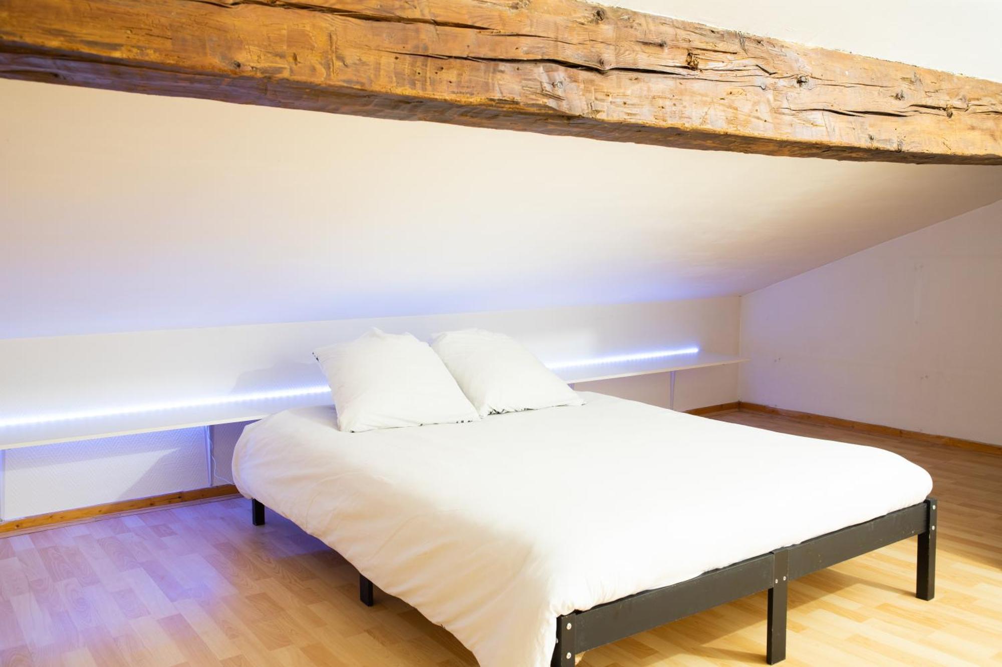 Apartament Grand Duplex Avec Billard Villeneuve-Tolosane Zewnętrze zdjęcie